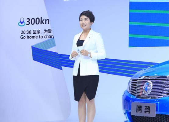 騰勢(shì)倆女性就羨煞左右展臺(tái) 三個(gè)女人一臺(tái)戲?(圖1)